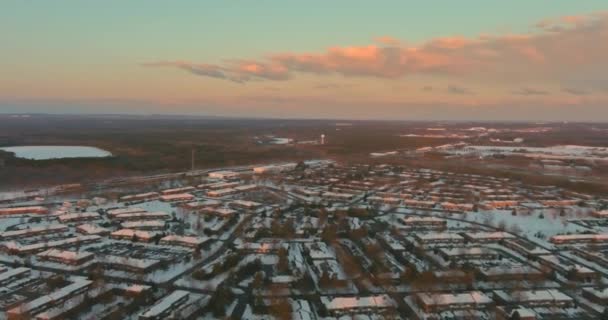 Snowy Pequena Cidade Americana Vista Aérea Inverno Com Casas Braga — Vídeo de Stock