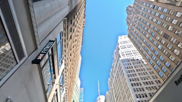 Skyline Ciudad Nueva York Visible Través Del Edificio Rascacielos Superior — Vídeos de Stock