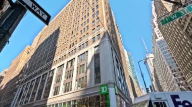 Manhattan, New York 'taki gökdelen binalarından gökyüzü manzarası