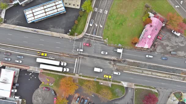 Utsikt Från Ett Flygperspektiv Skildrar Trafikerad Vägkorsning Rusningstid Med Tung — Stockvideo