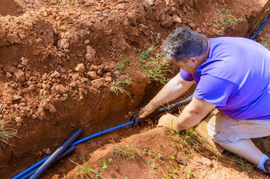 Yeraltı su sistemlerinde, PVC boru yalıtımı genellikle dünyadan geçerken su borularını yalıtmak için kullanılır.
