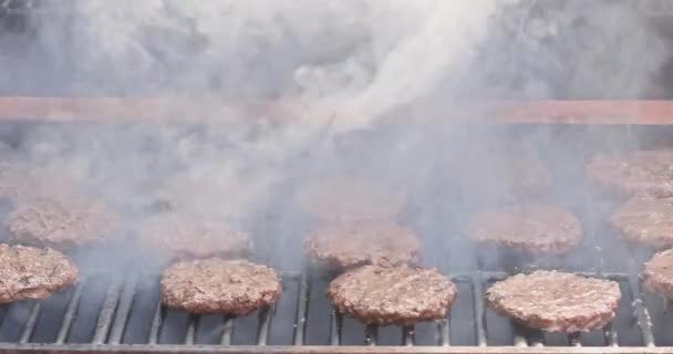 Proceso Cocción Preparado Parrilla Carne Res Barbacoa Hamburguesas Fuego Llama — Vídeos de Stock