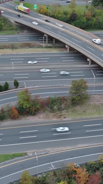 Flygbild Amerikanska Motorvägen Turnpike Med Tung Trafik Rör Sig Snabbt — Stockvideo