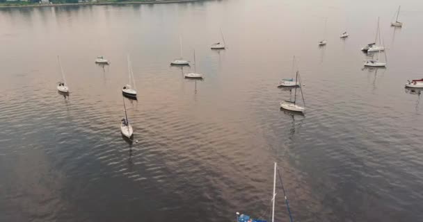 Sommerurlaub Mit Schönen Booten Segelboote Yachten Auf Dem Meer — Stockvideo