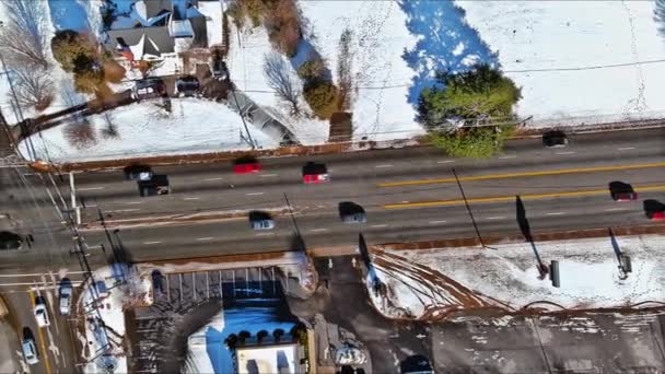 道路上积雪一清除 汽车就能在上面行驶了 — 图库视频影像