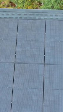 Evin çatısına güneş panelleri yerleştirildi