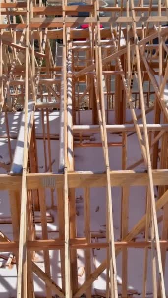 Als Das Neue Haus Gebaut Wurde Wurden Holzbalkenrahmen Aus Fachwerkbalken — Stockvideo