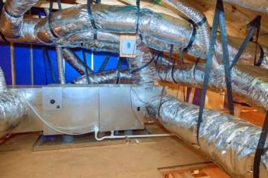 Gaz ısıtması kullanılarak yeni eve bir HVAC sistemi kurma süreci