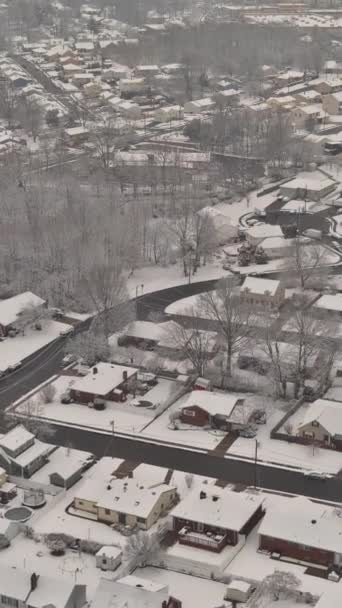 Dopo Nevicata Piccola Città Con Tetti Innevati Case Inverno Vista — Video Stock