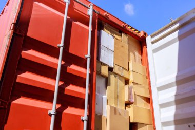 Nakliye konteynırının tam istifleme paketleri ihraç için hazır