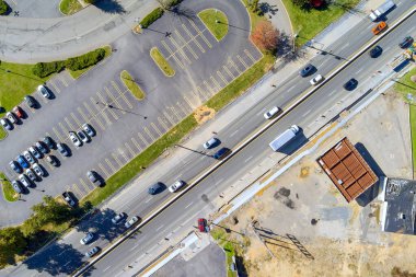 ABD 'nin New Jersey kentindeki otoyolda aktif bir trafik durumu.