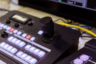 Video değiştirici canlı yayın video yayınında kullanılan video panelini kontrol eder