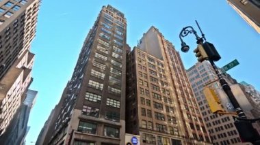 25 Ekim 2023 New York ABD. Manhattan, New York 'un gökdelenlerden görünen gökyüzü manzarası.