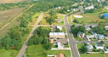 New Jersey bölgesinde küçük bir Amerikan kasabası. Rahat bir yaşam ortamı olan konutları var.