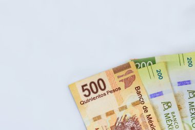 Farklı mezheplerden Meksika nakit banknotları. 200, 500, pezo kağıt para.
