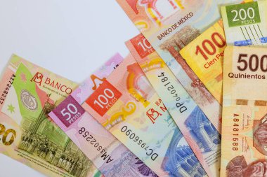 500, 200, 50, 20 peso gibi farklı Meksika para değerleri