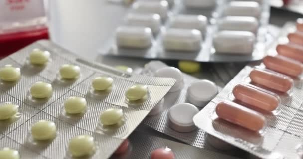 Surtido Varios Blisters Medicamentos Farmacéuticos Diferentes Píldoras Coloridas Tabletas Cápsulas — Vídeos de Stock