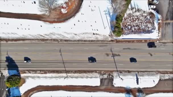 После Дорога Очищена Снега Автомобили Могут Ездить Дороге — стоковое видео