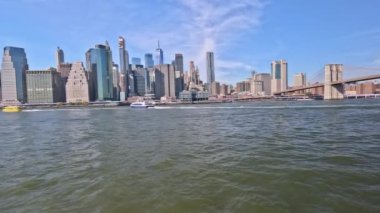 New York çok güzel bir şehir, muhteşem bir silueti var, Manhattan şehir merkezindeki güzel ofis binaları var.