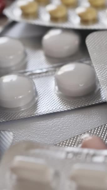 Kolekcja Blistrów Lekami Farmaceutycznymi Każda Wypełniona Różnorodnymi Kolorowymi Tabletkami Tabletkami — Wideo stockowe