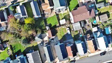 New Jersey 'de çatı manzaralı küçük bir Amerikan kasabası.