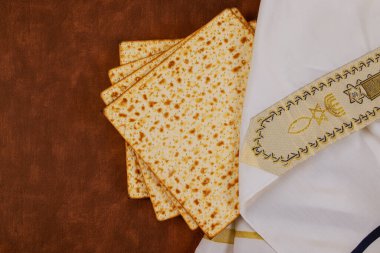 Geleneksel Yahudi bayramı olan mayasız ekmek Matzah ile Pesach kutlama ritüeli