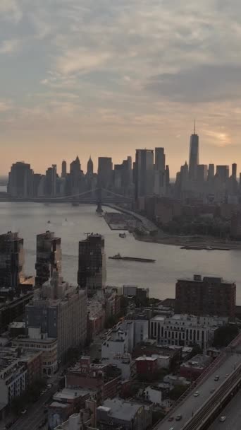 Brooklyn Deki Williamsburg Köprüsü Mayıs 2023 New York Günbatımında Manhattan — Stok video
