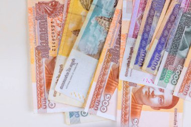 Kamboçya Krallığı ulusal para birimi banknotları farklı nominal değerlere sahip ayaklanmalar