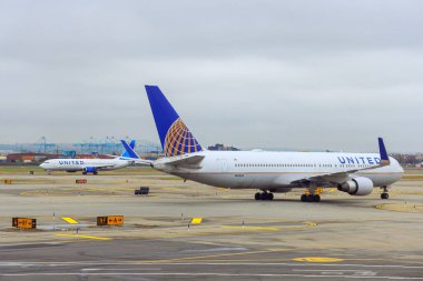 30 Ekim 2023 EWR Newark NJ ABD Havaalanına indikten sonra, United Airlines havaalanı havaalanı havaalanı havaalanı havaalanı havaalanı havaalanı havaalanı havaalanı havaalanı havaalanı havaalanı uçağına uçtu.
