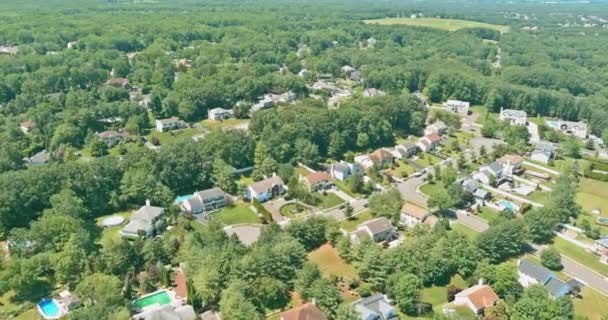 Amerikanische Stadt Verschiedene Gebaute Häuser Nachbarschaft Landschaftlich Reizvoll Sind Einem — Stockvideo