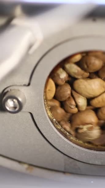 Proceso Producción Granos Café Tostados Mezclados Video Vertical Horno Especial — Vídeos de Stock