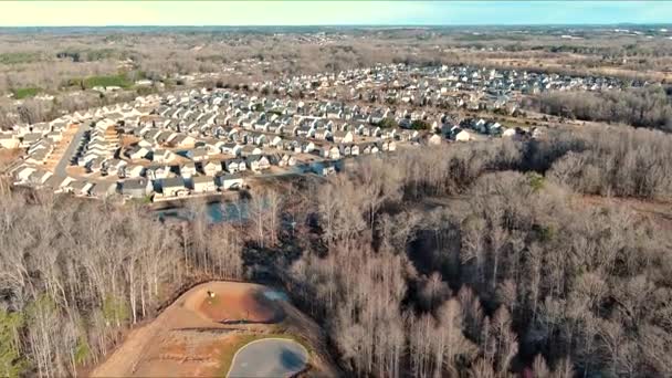 Vista Desde Arriba Las Casas Residenciales Estadounidenses Suburbio Carolina Del — Vídeos de Stock