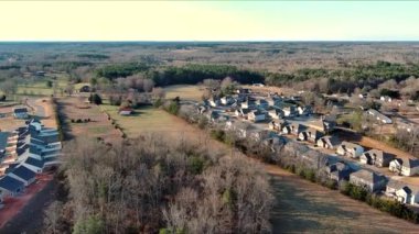 Güney Carolina 'nın banliyölerindeki Amerikan yerleşim yerlerinin hava manzarası.