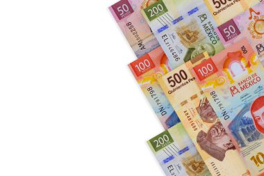 Pezolar çeşitli banknotlar halinde Meksika Merkez Bankası tarafından dağıtılır.