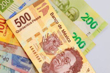 Banknotlar Meksika pezosu Meksika Ulusal Bankası tarafından çeşitli mezhepler yayınlanır.