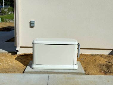 Eğer acil bir durum olursa, doğal gazla çalışan jeneratör eve elektrik sağlayabilir.