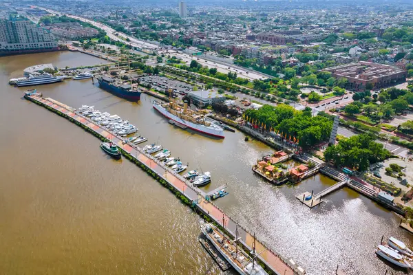 stock image View of downtown cityscape of Philadelphia, Pennsylvania, from Delaware River