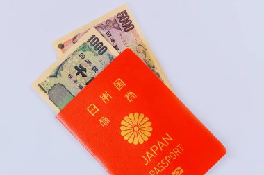 Japon pasaportunun Japon para birimi ile seyahat etmesi gereklidir.