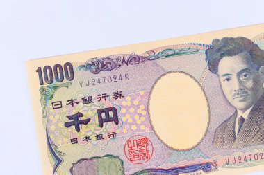 Japon Yen para birimi banknotları, Japon Ginko Japon Ulusal Bankası tarafından 1000 paravan banknotlar halinde dağıtılır.