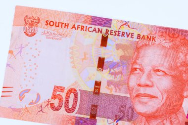 Nelson Rolihlahla Mandela portresi Güney Afrika 'dan. 50 rand' lık banknot, Güney Afrika Ulusal Bankası tarafından ulusal para birimi ön görünümü olarak yayınlanmıştır.