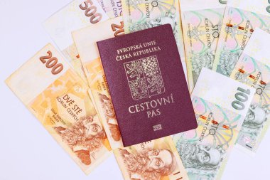 Çek pasaportu eşliğinde Çek korunasının çeşitli banknotları