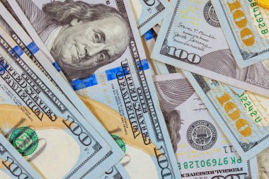 Birleşik Devletler Başkanı Benjamin Franklin 'in 100 dolarlık banknotları var.