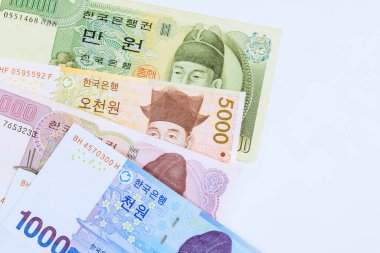 Kore Ulusal Bankası, çeşitli para birimlerinin Güney Kore won 'larını yayınlamıştır.