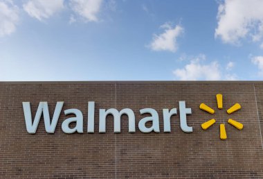 10 Temmuz 2024 Doğu Brunswick NJ ABD. Birleşik Devletler 'deki Walmart süpermarketinin ön tabelasında logoyu göster