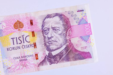 CZK Çek banknotları Ceska Narodni Bank 'ın cephesinde yayınlanan 1000 koruna banknotları