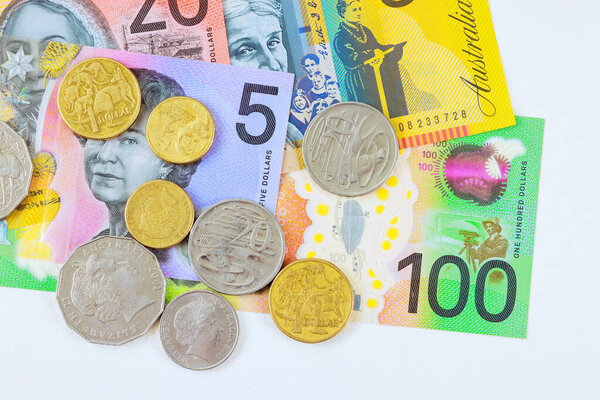 Австралийский национальный банк выпускает банкноты, номинированные в австралийских долларах AUD, монеты