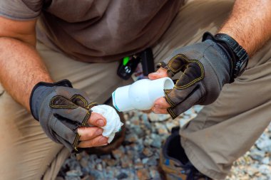 PVC plastik muslukların su tedarik sistemine olan bağlantısı tesisatçı tarafından mühürlenmiştir.