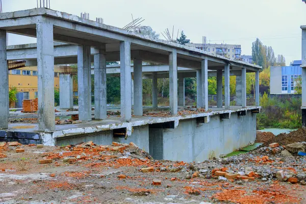 stock image Construction is currently underway on complex of residential building constructed from concrete block