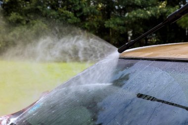 Su jeti ile yıkama araba evde basınç altında