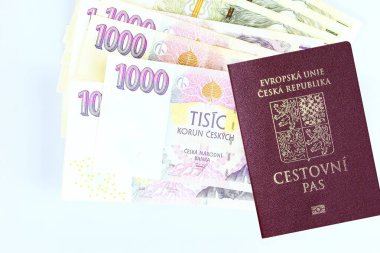 Çek Cumhuriyeti 'nin ulusal para birimi olan CZK koruna banknotları Çek Cumhuriyeti pasaportuyla çeşitli mezheplerde mevcuttur.